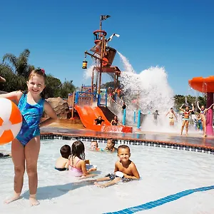 Howard Johnson By Wyndham & Water Playground Hotel